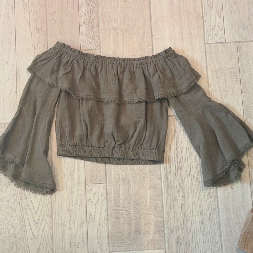 Off shoulder bell sleeve top